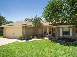 2 Ironwood Ct, Morgans Pt Resort, TX 76513