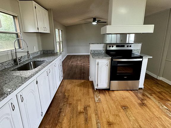 3rd image of 400 Abercrombie Rd #17