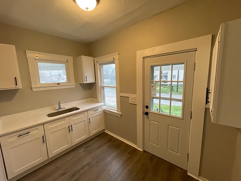 1053 Washington Ave #2 — Photo 9