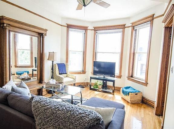 2nd image of 1047 N Damen Ave #2