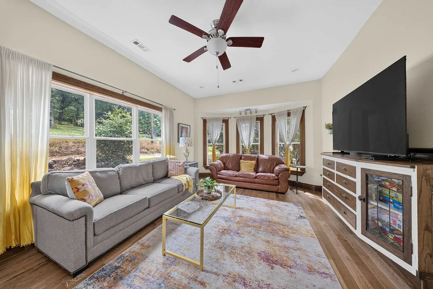3 bed, 2.0 bath, 1851 sqft, $8,019 — Photo 2