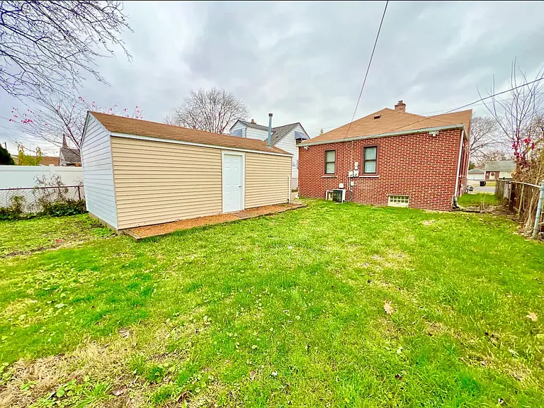 20489 Beech Daly Rd — Photo 14