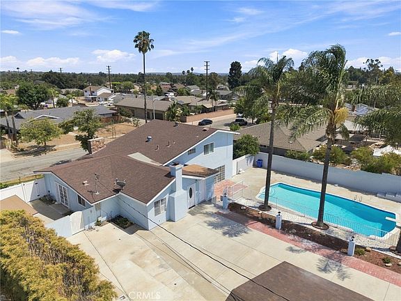 3rd image of 1623 N Vallejo Way