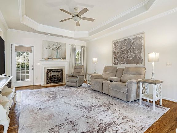 2nd image of 22 Forest Ridge Cir