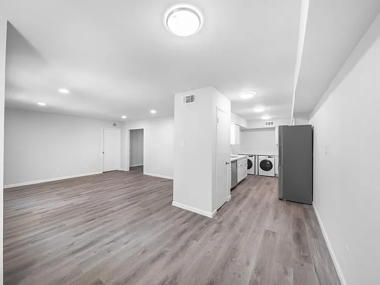 353 N Post Oak Ln #729 — Photo 16