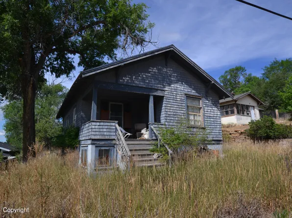 424 S Summit Ave, Newcastle, WY 82701