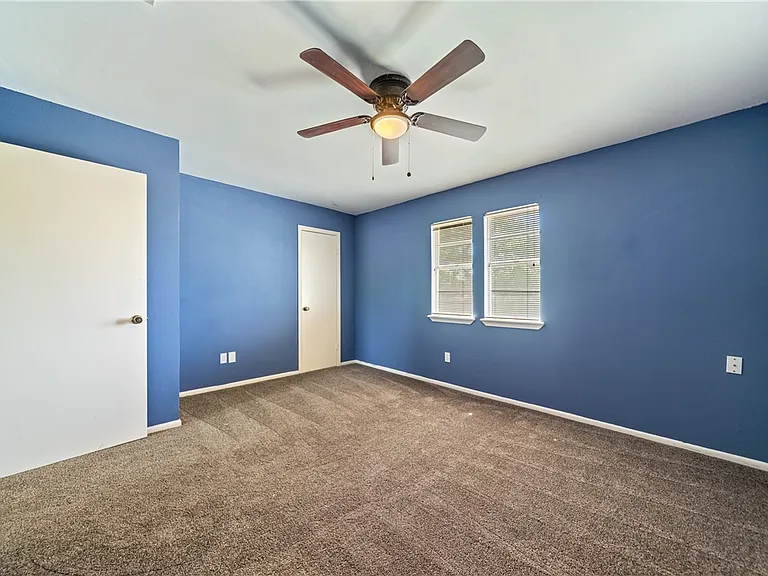 2445 Cricket Hollow St — Photo 37