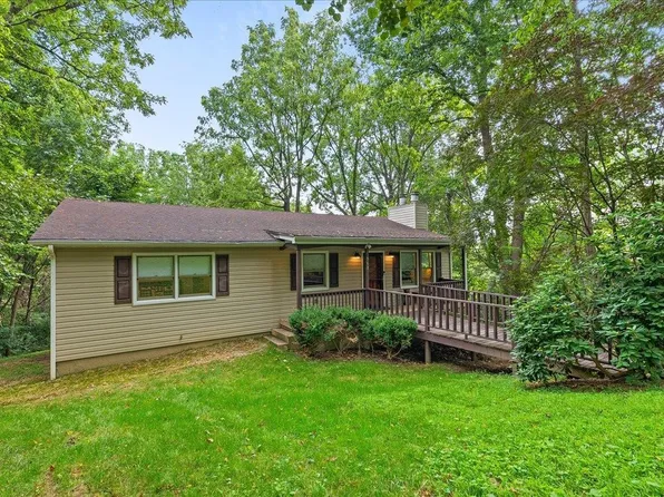 568 Flower Dr, Mc Gaheysville, VA 22840