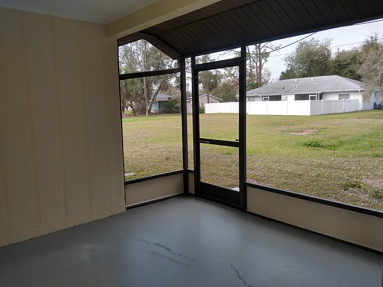 2095 & B Como St #A — Photo 13