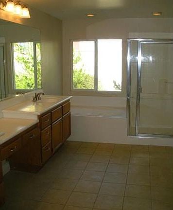 3rd image of 27912 Rockwood Ave
