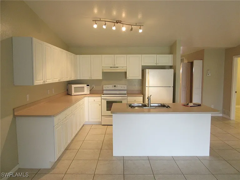 271 SW 4th St #271 — Photo 11