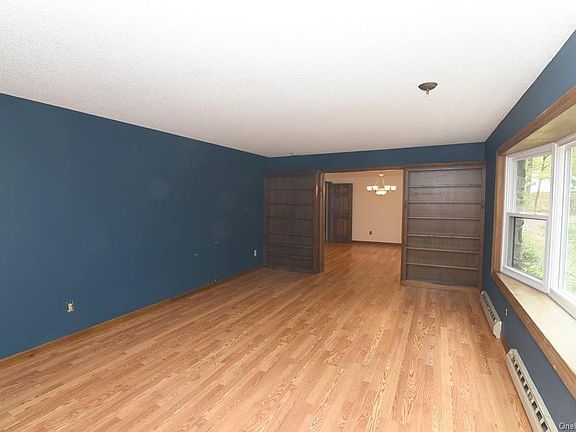 3rd image of 49 Maple Wood Dr