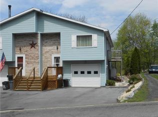 694 W Franklin St, Slatington, PA 18080
