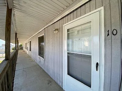 469 W Ocean View Ave — Photo 2