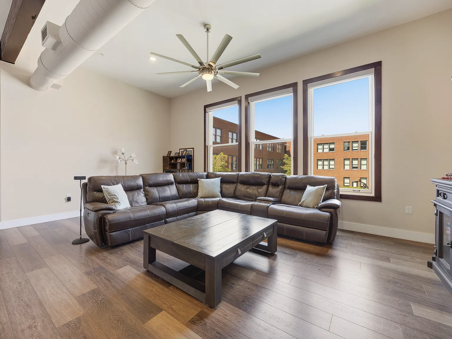 2 bed, 1398 sqft, $2,800 — Photo 4