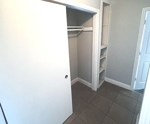 4th image of 563 N San Horacio Ave