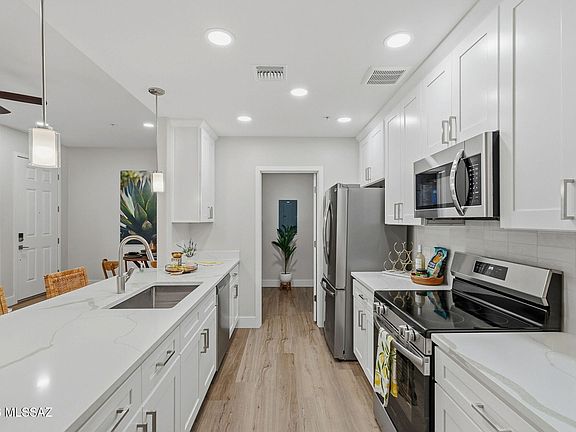 2nd image of 2022 E River Rd Unit 102