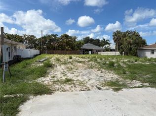 672 96th Ave N, Naples, FL 34108