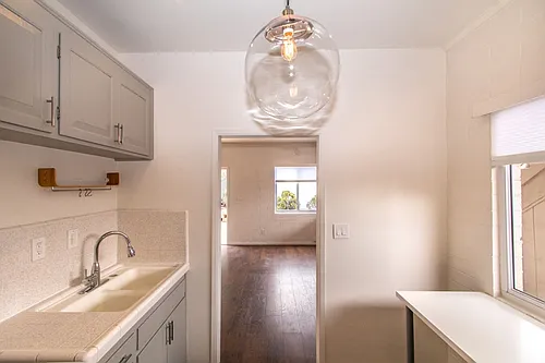 Charming Studio with Mid Century Touches in Ocean Beach/Point Loma ! Photo 1