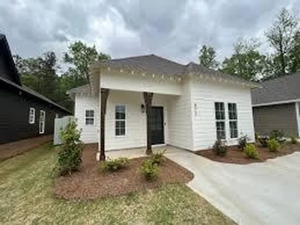 872 Village Dr, Opelika, AL 36801