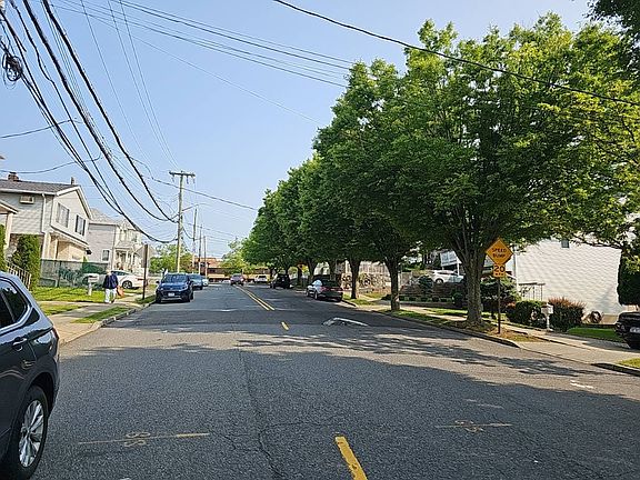 4th image of 32 Glendale Ave