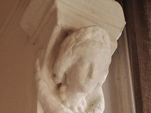 "Angels" in the architecture!