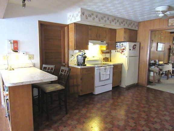 4th image of 74 Hillcrest Dr