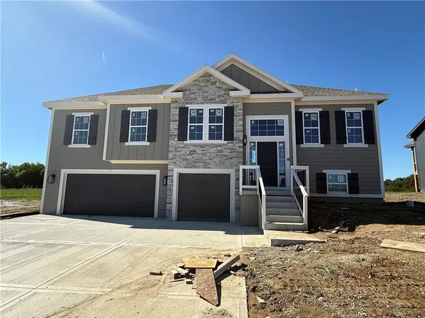 1110 Oak Ridge St, Kearney, MO 64060