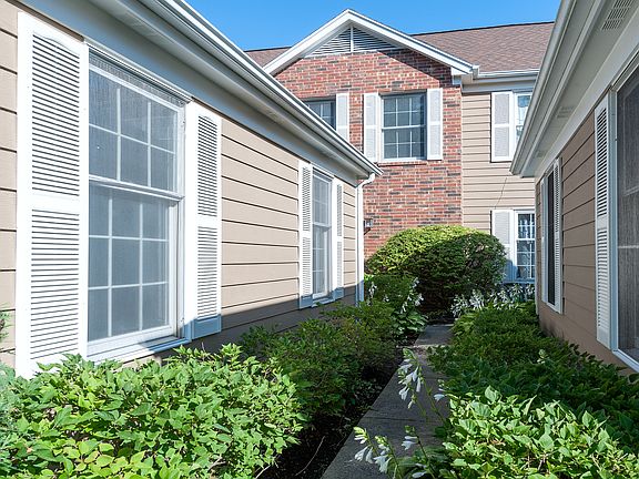 2nd image of 15 Sommerset Ln