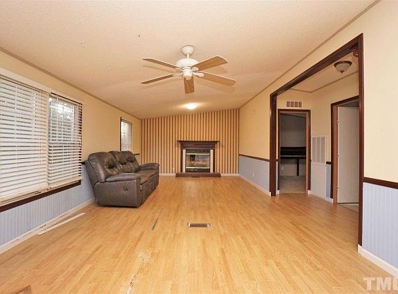4th image of 438 Blue Grass Dr