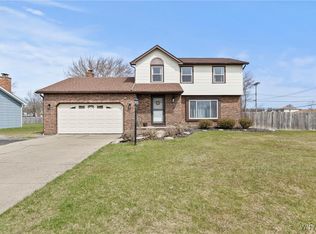 11 Jeffrey Dr, Grand Island, NY 14072