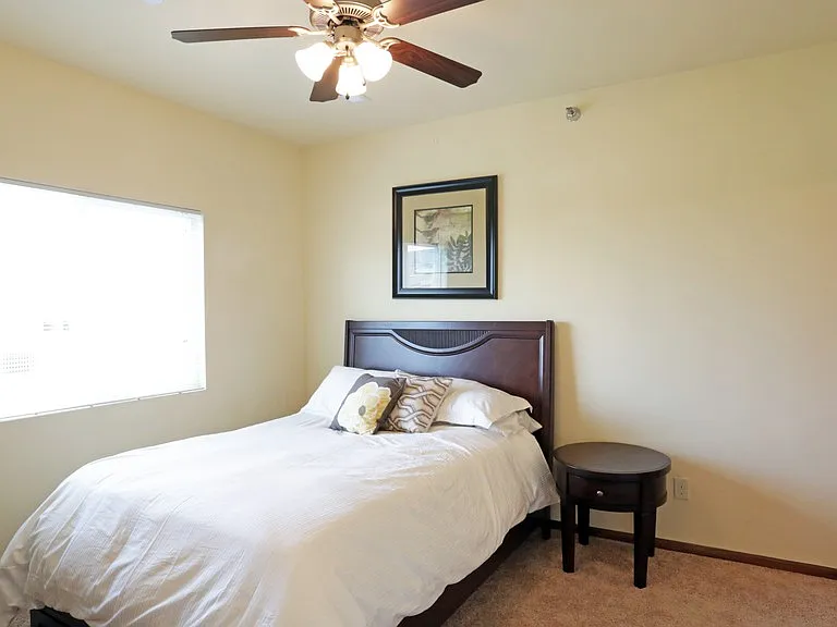 Silver Oak Condos — Photo 20