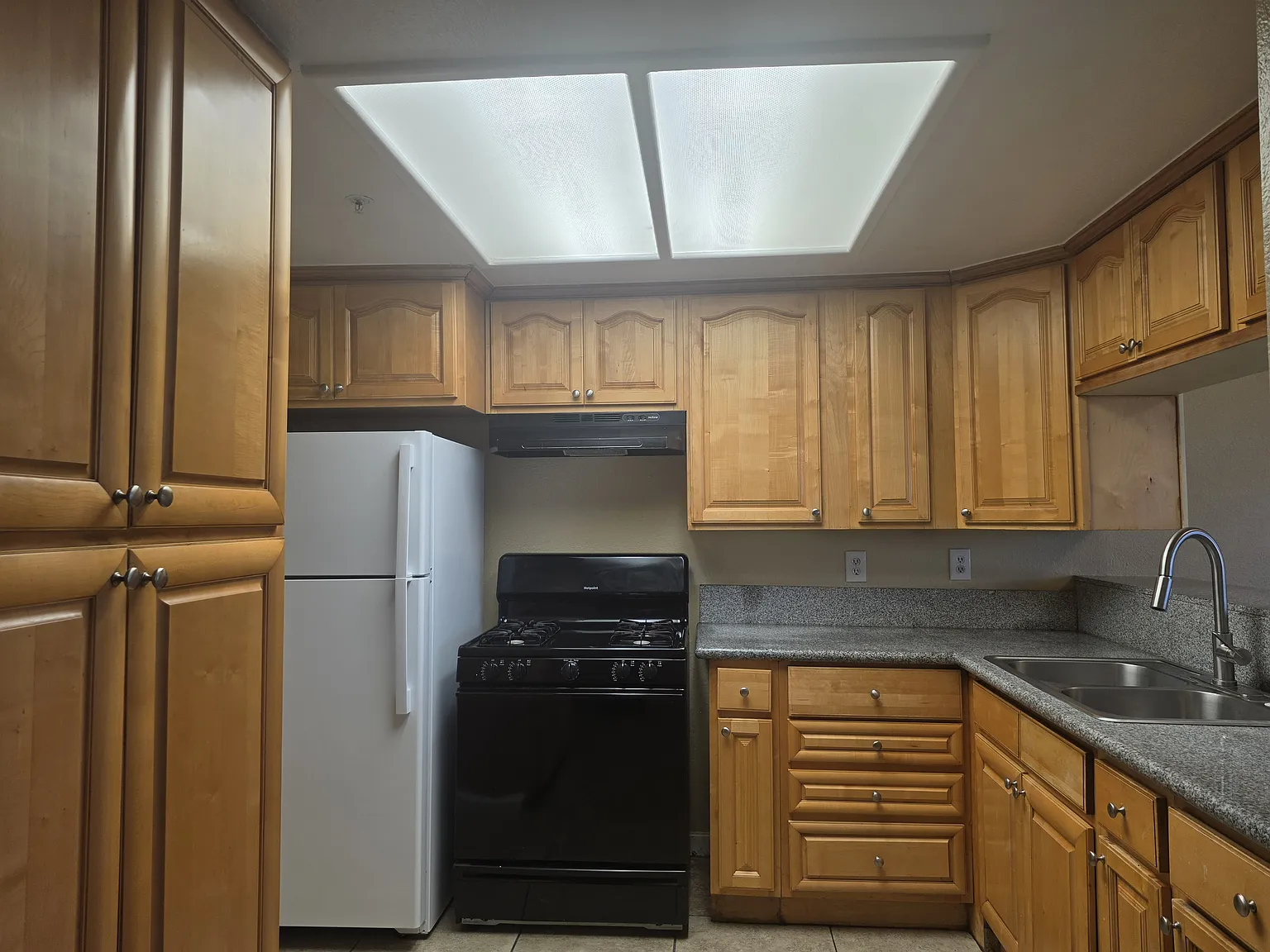 3 bed, 1.5 bath, 1189 sqft, $2,700 — Photo 4