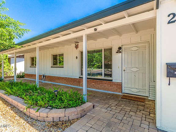 3rd image of 21 E ALAMEDA Drive