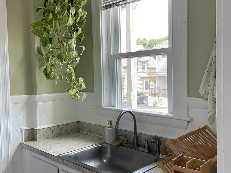 22 Roslyn St #1 — Photo 6