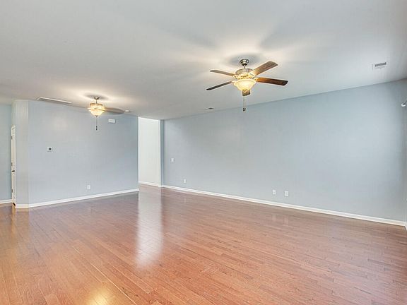 4th image of 196 Longford Dr