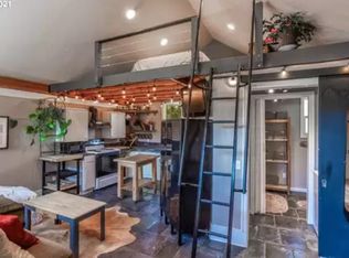 937 S 1st Ave #B, Mill City, OR 97360