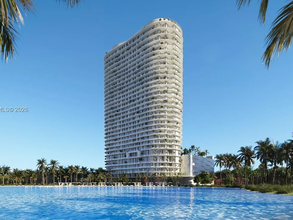 2411 Laguna Cir #809