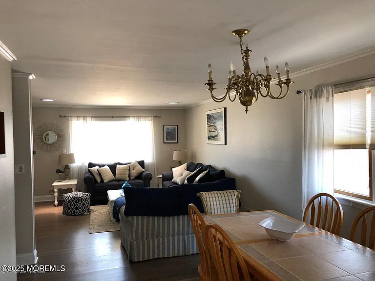 12 York Ave — Photo 6