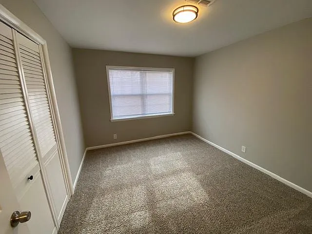2521 W Cameron St — Photo 14