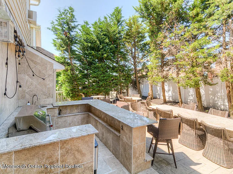 1603 Lake Ave — Photo 23