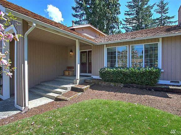 A spacious covered entry provides a lovely approach to the home. Fairwood amenities include 24/7 security patrol, parks, quiet streets and award-winning Kent Schools. Enjoy neighborhood sponsored events and easy access to freeways, airport, hospital, major retail, dining and business hubs. 