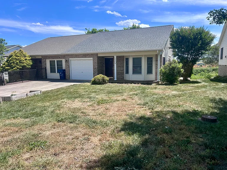 348 Diana Ct — Photo 3