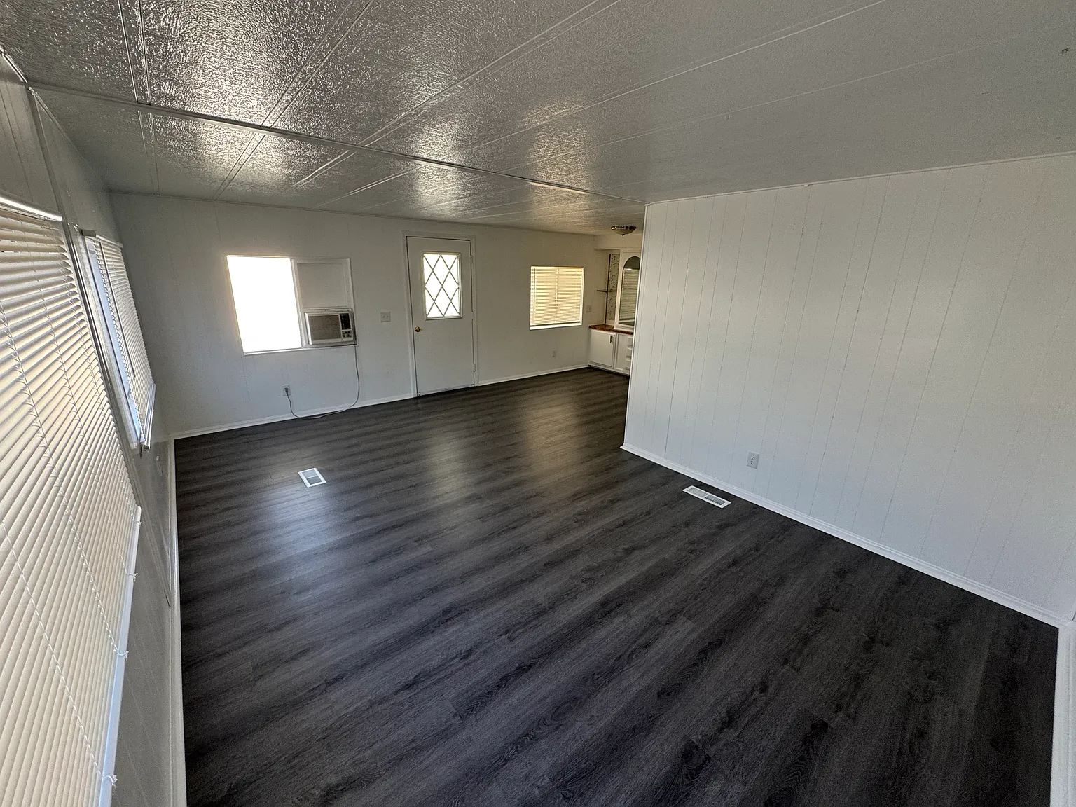 2 bed, 1050 sqft, $2,200 — Photo 4