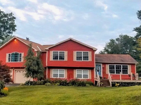 42 Mountain Pond Ln, Lanesborough, MA 01237