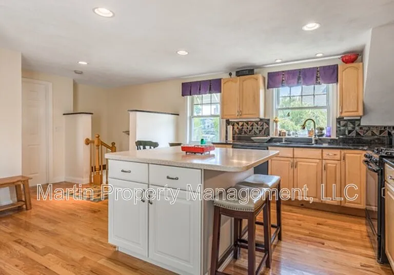 34 Vine St #1 — Photo 3