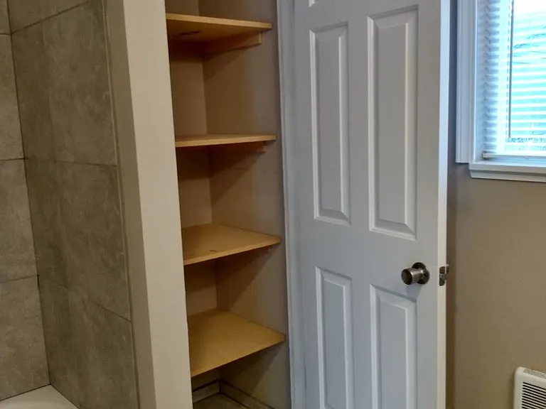 1008 Stockwell St — Photo 7