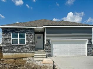 10282 Sorano Dr, Peculiar, MO 64078