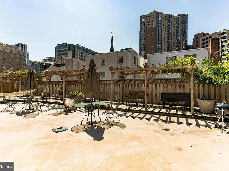 1020 N Stafford St #408 — Photo 14