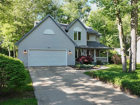 3rd image of 1101 Whispering Oak Dr